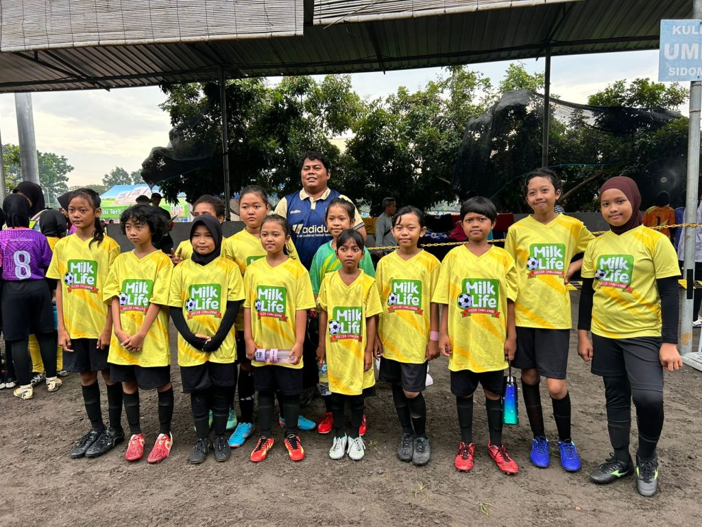Siswi SD Negeri Adisutjipto 2 Tampil Semangat di MilkLife Soccer Challenge KU-10 Putri